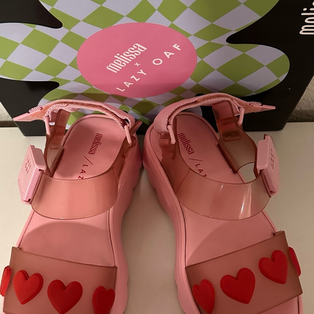 MELISSA X LAZY OAF KICK OFF PINK HEART